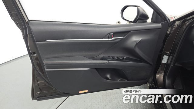 Toyota Camry (XV70) 2.5 XLE Hybrid 2019 — фото 30
