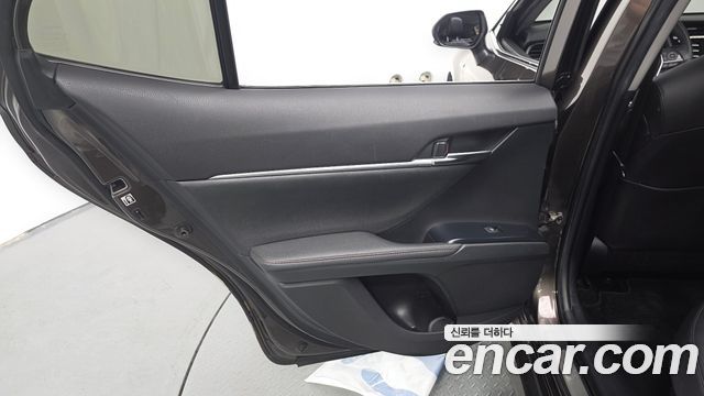 Toyota Camry (XV70) 2.5 XLE Hybrid 2019 — фото 31