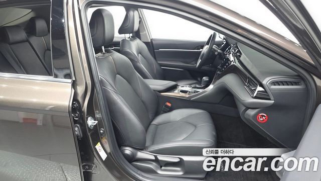 Toyota Camry (XV70) 2.5 XLE Hybrid 2019 — фото 32