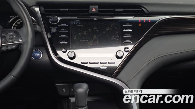 Toyota Camry (XV70) 2.5 XLE Hybrid 2019 — фото 37