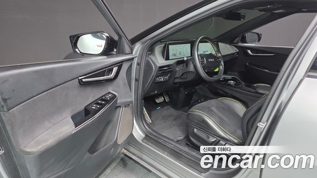Kia EV6 GT 4WD 2023 — фото 10