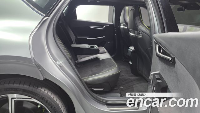 Kia EV6 GT 4WD 2023 — фото 11