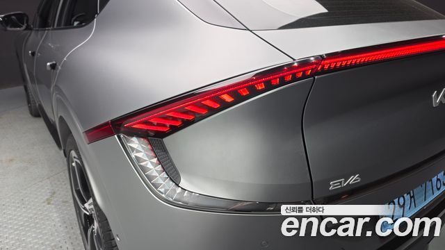 Kia EV6 GT 4WD 2023 — фото 23