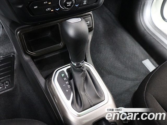 Jeep Renegade 1.3 Longitude 2022 — фото 10