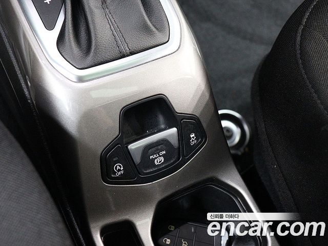 Jeep Renegade 1.3 Longitude 2022 — фото 15