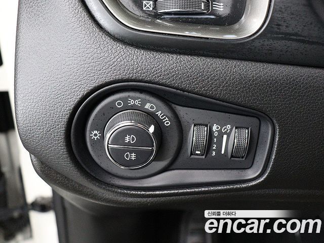 Jeep Renegade 1.3 Longitude 2022 — фото 17
