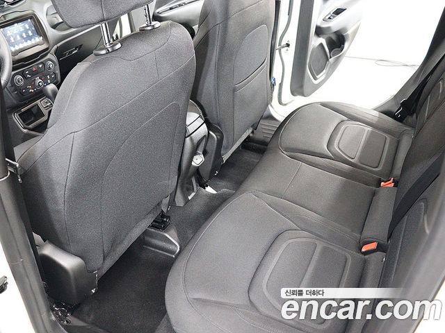 Jeep Renegade 1.3 Longitude 2022 — фото 21