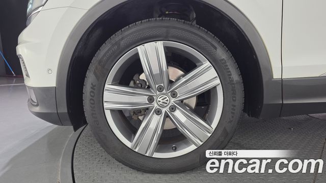 Volkswagen Tiguan (II) 2.0 TDI 4Motion Prestige 2018 — фото 5