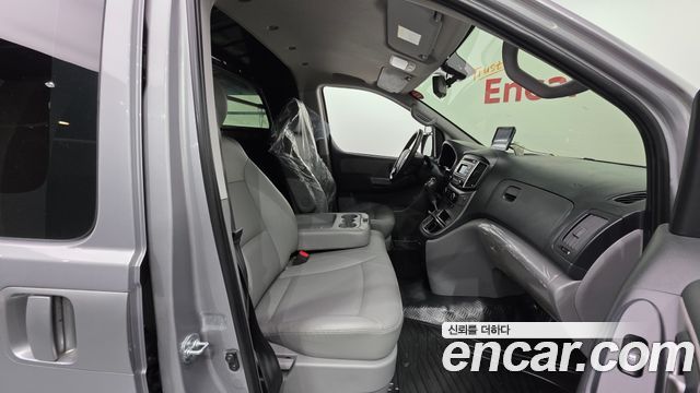 Hyundai Grand Starex Van 3-Seater Smart 2021 — фото 10