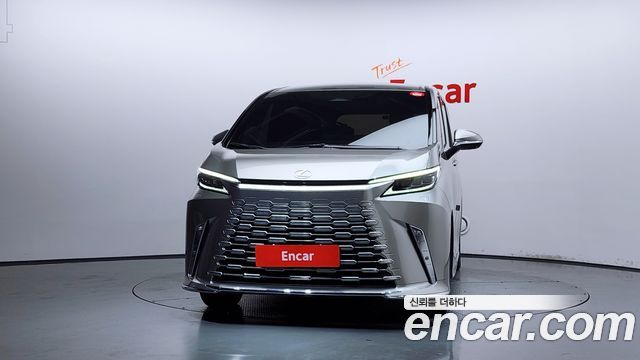 Lexus LM (II) 500h Executive 2025 — фото 3