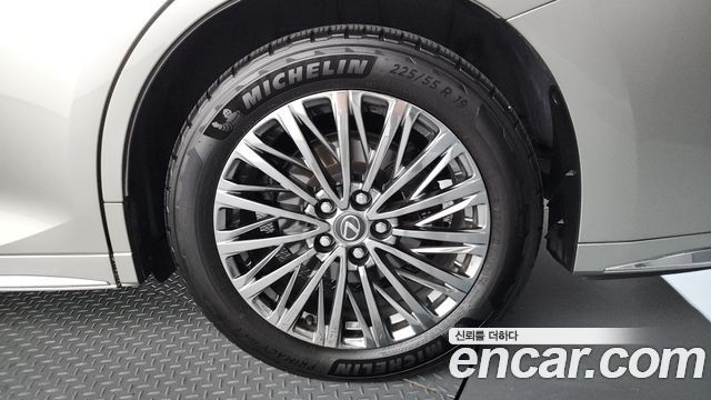Lexus LM (II) 500h Executive 2025 — фото 21