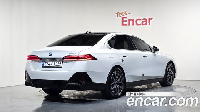 BMW 5 Series (G60) 523d M Sport 2024 — фото 2