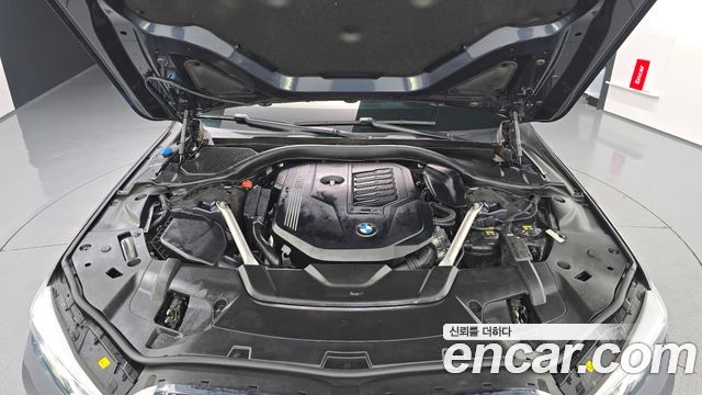BMW 7 Series (G11) 740Li xDrive Design Pure Excellence 2020 — фото 6