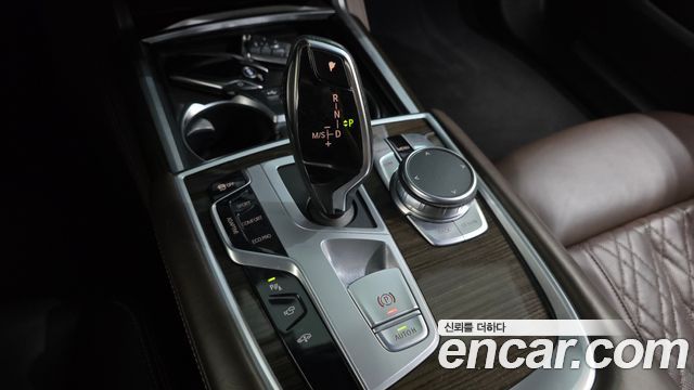 BMW 7 Series (G11) 740Li xDrive Design Pure Excellence 2020 — фото 9