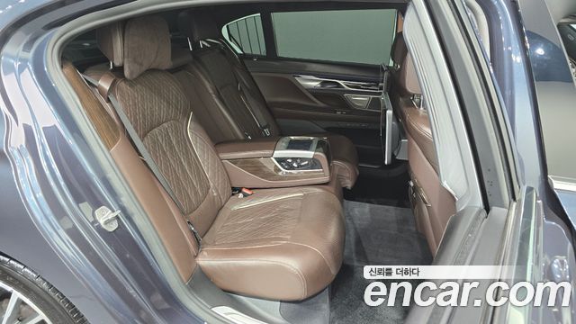 BMW 7 Series (G11) 740Li xDrive Design Pure Excellence 2020 — фото 11