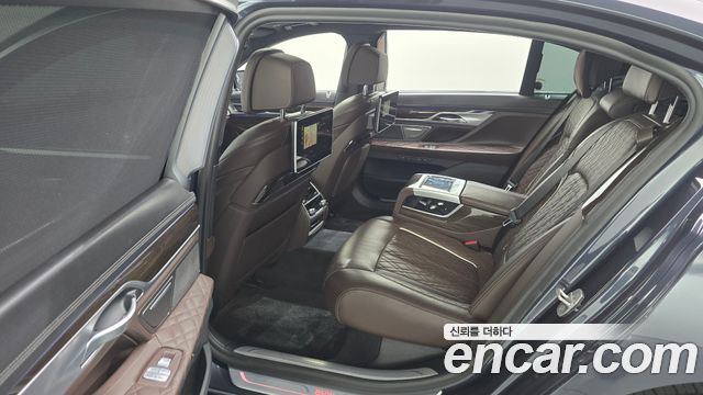 BMW 7 Series (G11) 740Li xDrive Design Pure Excellence 2020 — фото 12