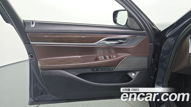 BMW 7 Series (G11) 740Li xDrive Design Pure Excellence 2020 — фото 24