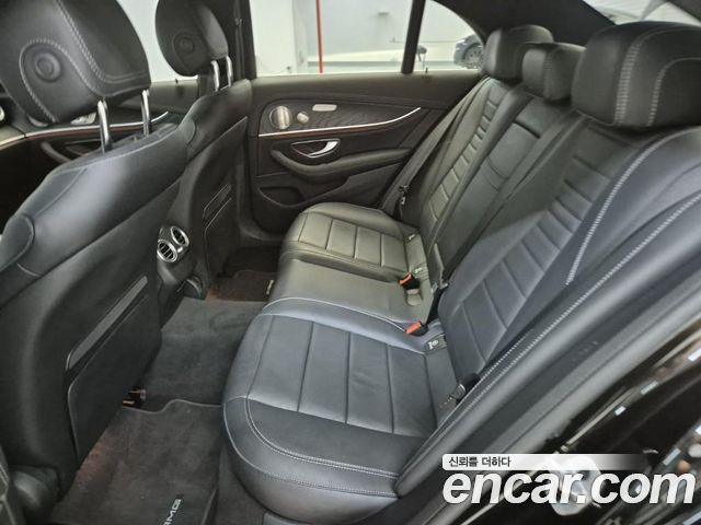 Mercedes-Benz E-Class (W213) E220d 4MATIC AMG Line 2023 — фото 10