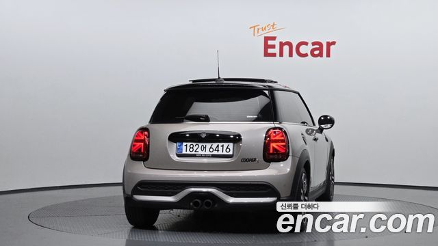 MINI Cooper S Classic Third Generation 2024 — фото 4