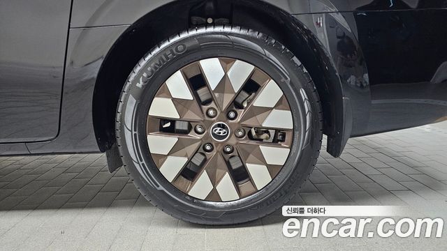 Hyundai Staria Lounge 9-Seater Prestige 2024 — фото 21