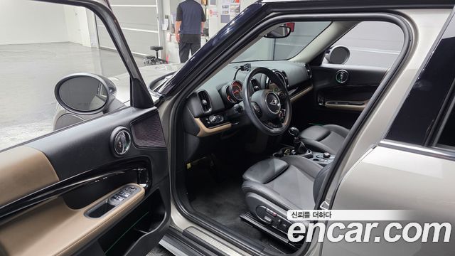 MINI Cooper D Countryman Standard 2nd 2017 — фото 10