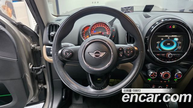 MINI Cooper D Countryman Standard 2nd 2017 — фото 13