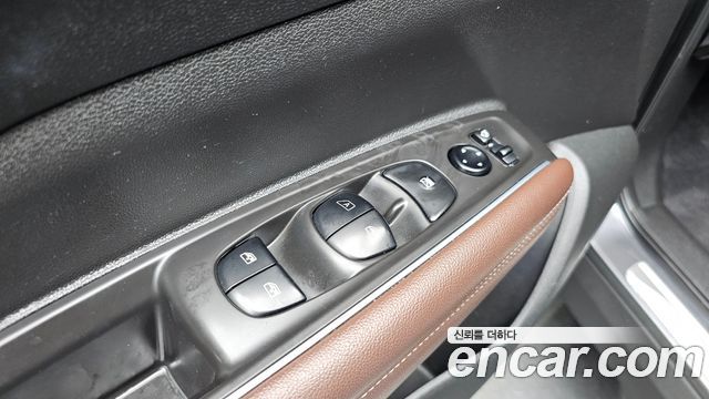 Renault Korea QM6 Diesel 2WD RE Signature 2017 — фото 30