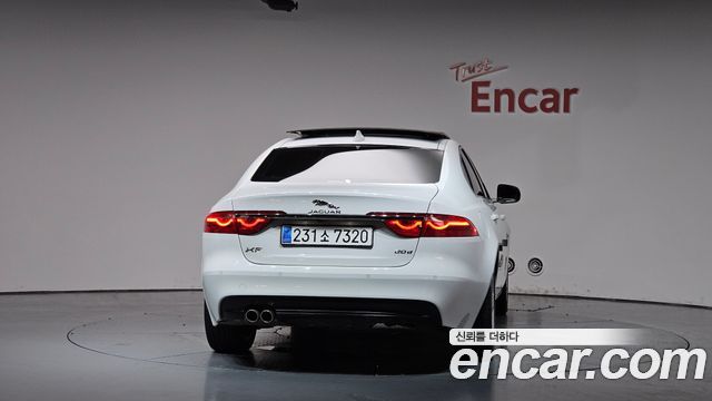 Jaguar XF (X260) 20d Prestige 2017 — фото 4