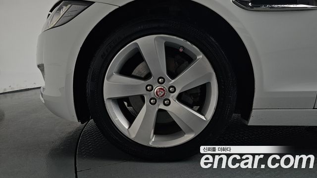 Jaguar XF (X260) 20d Prestige 2017 — фото 5