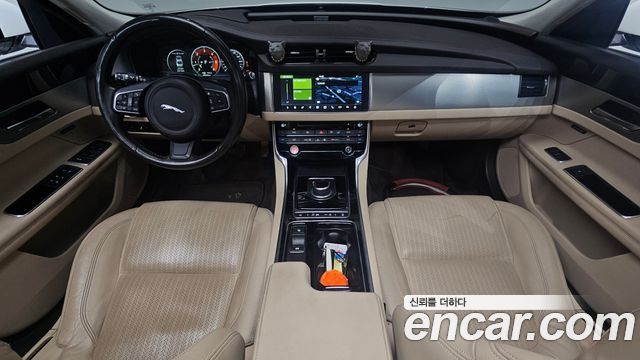 Jaguar XF (X260) 20d Prestige 2017 — фото 7
