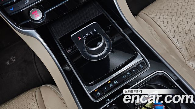 Jaguar XF (X260) 20d Prestige 2017 — фото 9