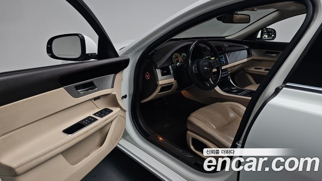 Jaguar XF (X260) 20d Prestige 2017 — фото 10