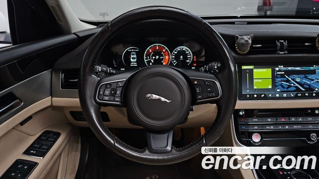 Jaguar XF (X260) 20d Prestige 2017 — фото 13