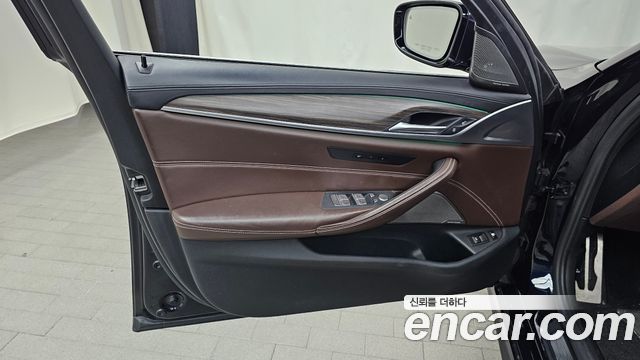 BMW 5 Series (G30) 530e M Sport 2020 — фото 24