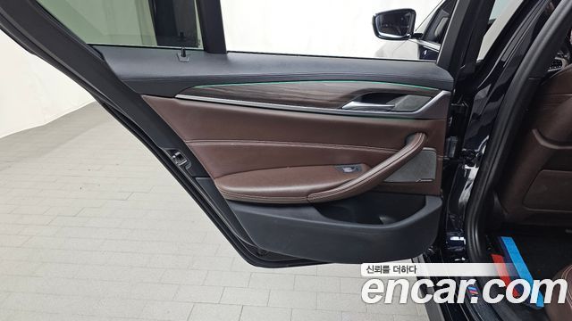 BMW 5 Series (G30) 530e M Sport 2020 — фото 25