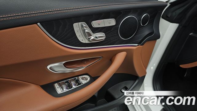 Mercedes-Benz E-Class (W213) E220d Cabriolet 2019 — фото 27