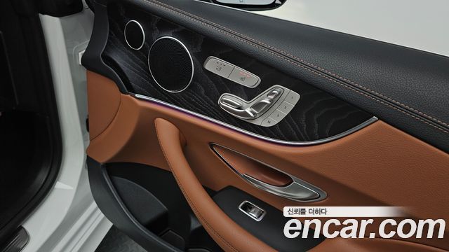 Mercedes-Benz E-Class (W213) E220d Cabriolet 2019 — фото 28