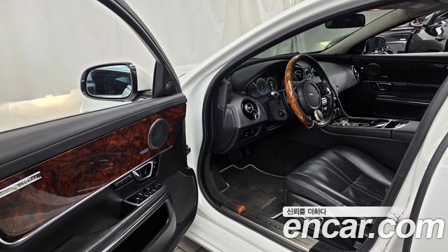 Jaguar XJ 3.0D Premium Luxury LWB X351 2014 — фото 10