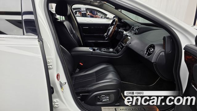 Jaguar XJ 3.0D Premium Luxury LWB X351 2014 — фото 11