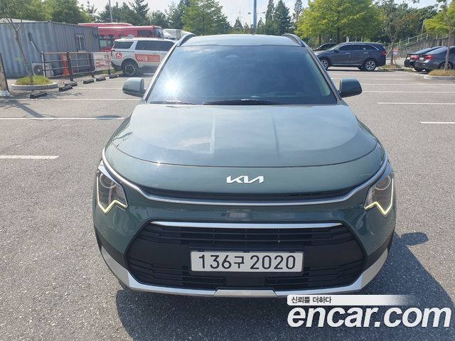 Kia Niro Prestige 2023 — фото 3