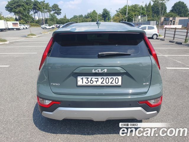 Kia Niro Prestige 2023 — фото 6
