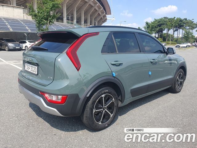 Kia Niro Prestige 2023 — фото 7