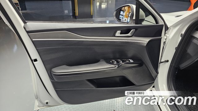 Kia K5 (III) 2.0 Prestige 2022 — фото 24