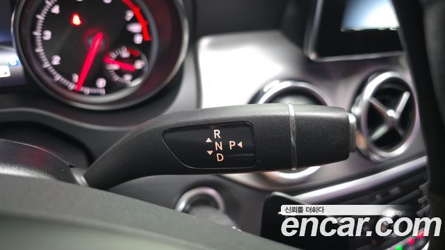 Mercedes-Benz GLA-Class (X156) GLA220 Premium 2019 — фото 9