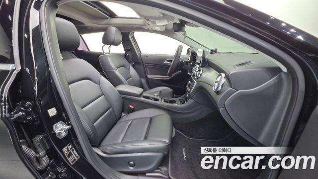 Mercedes-Benz GLA-Class (X156) GLA220 Premium 2019 — фото 10