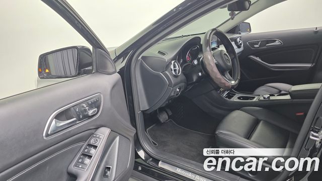 Mercedes-Benz GLA-Class (X156) GLA220 Premium 2019 — фото 16