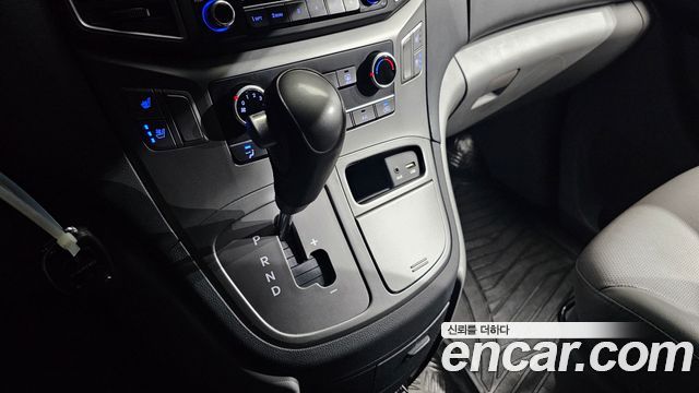 Hyundai Grand Starex Van 5-Seater Modern 2021 — фото 9