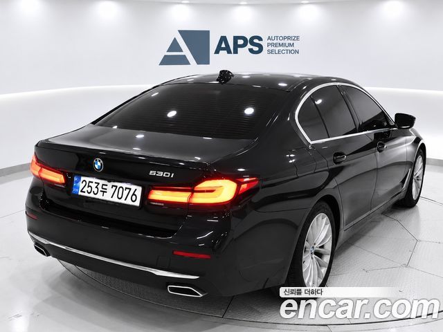 BMW 5 Series (G30) 530i Luxury 2022 — фото 3