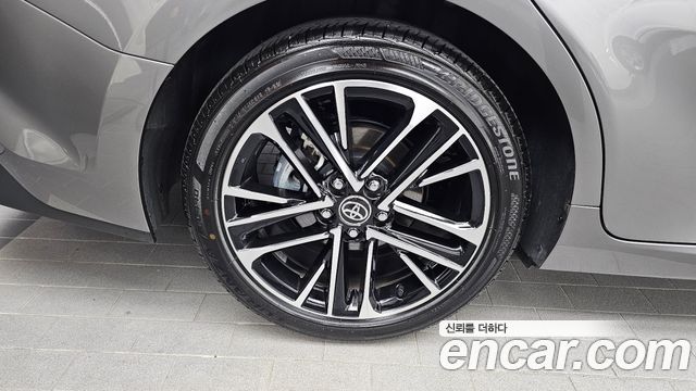 Toyota Camry (XV80) 2.5 XLE Premium Hybrid 2025 — фото 5
