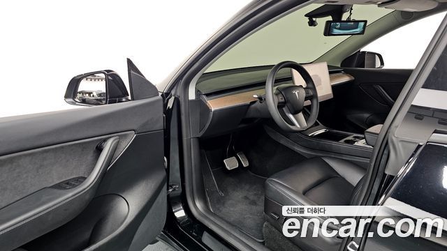 Tesla Model Y Long Range AWD 2022 — фото 10